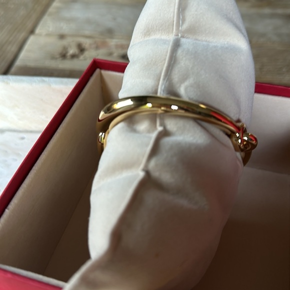 VALENTINO GARAVANI V Logo Gold Tone Moon Bangle Bracelet w BOX Dust Bag & tags. - Picture 7 of 11